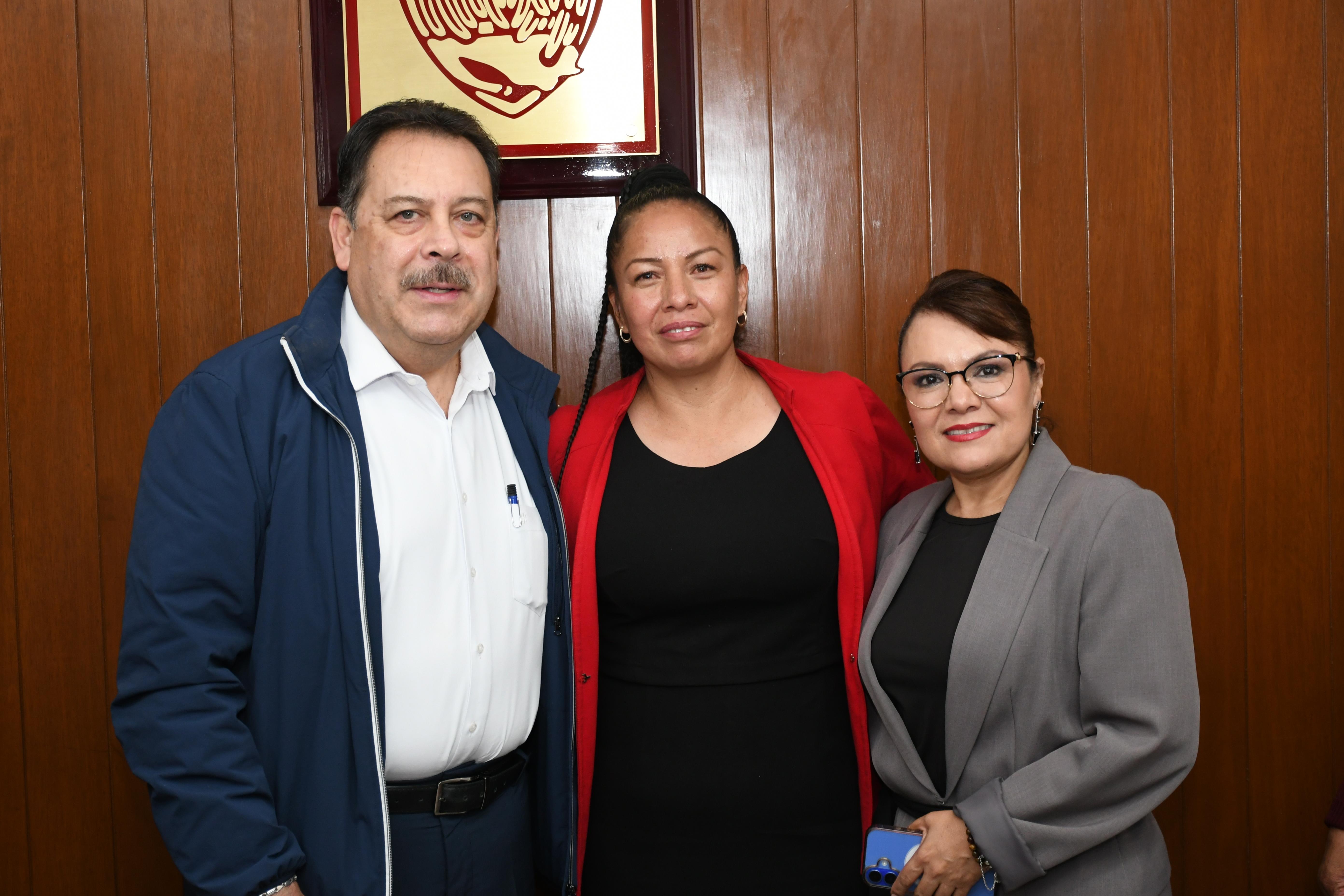 Visita compañeros de Puebla