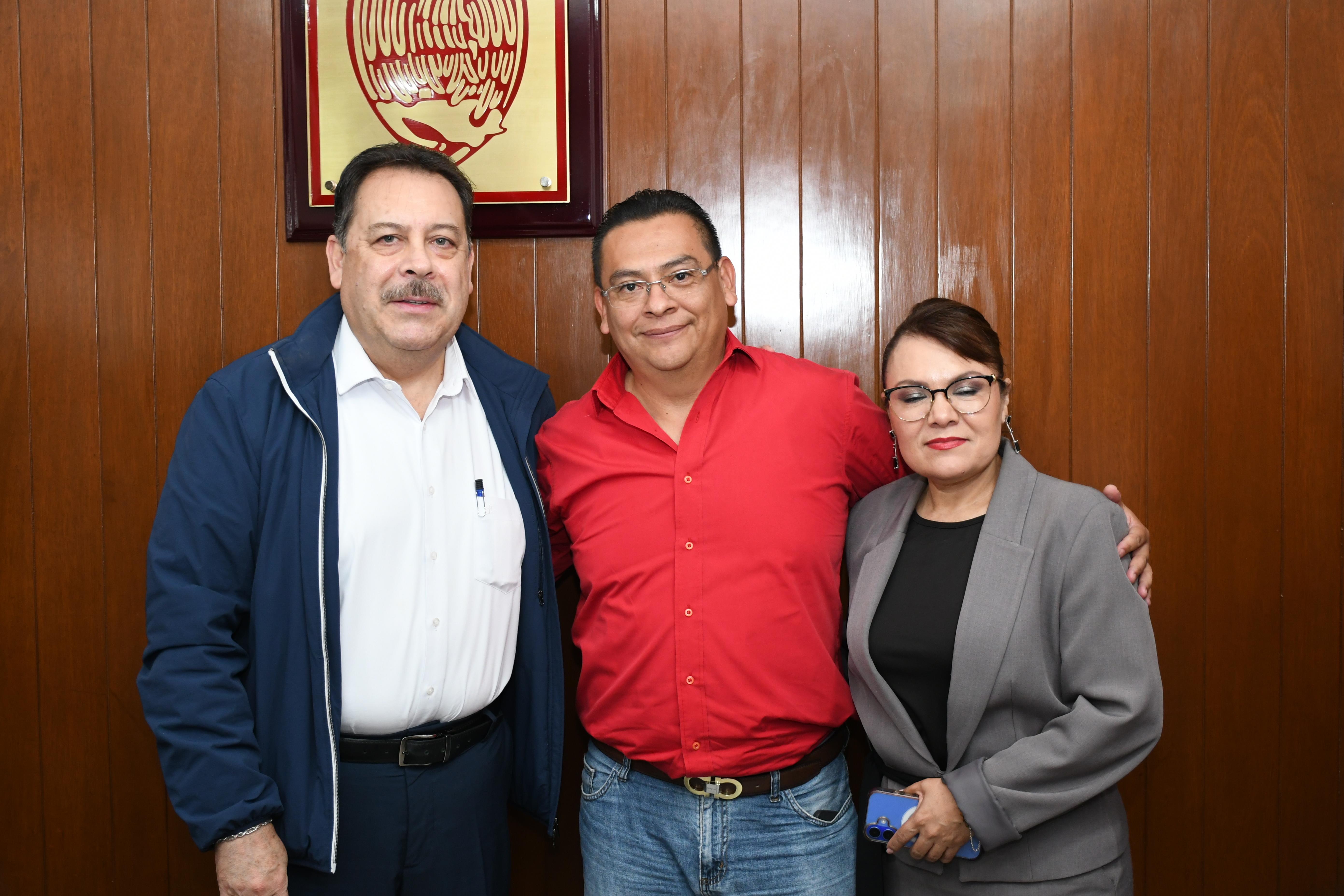 Visita compañeros de Puebla