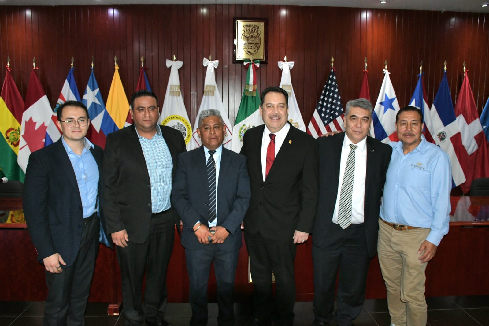 Visita de compañeras y compañeros de la Sección XLII, FOVISSSTE