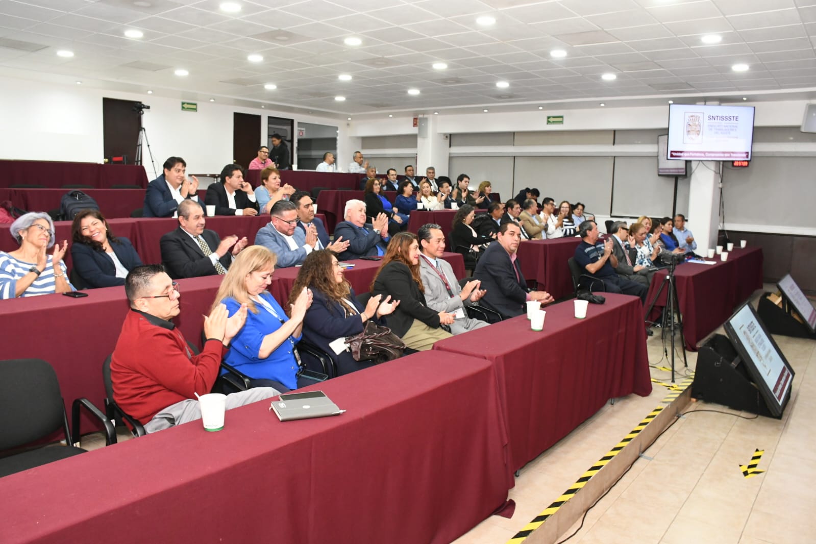 Visita de compañeras y compañeros de la Sección XLII, FOVISSSTE