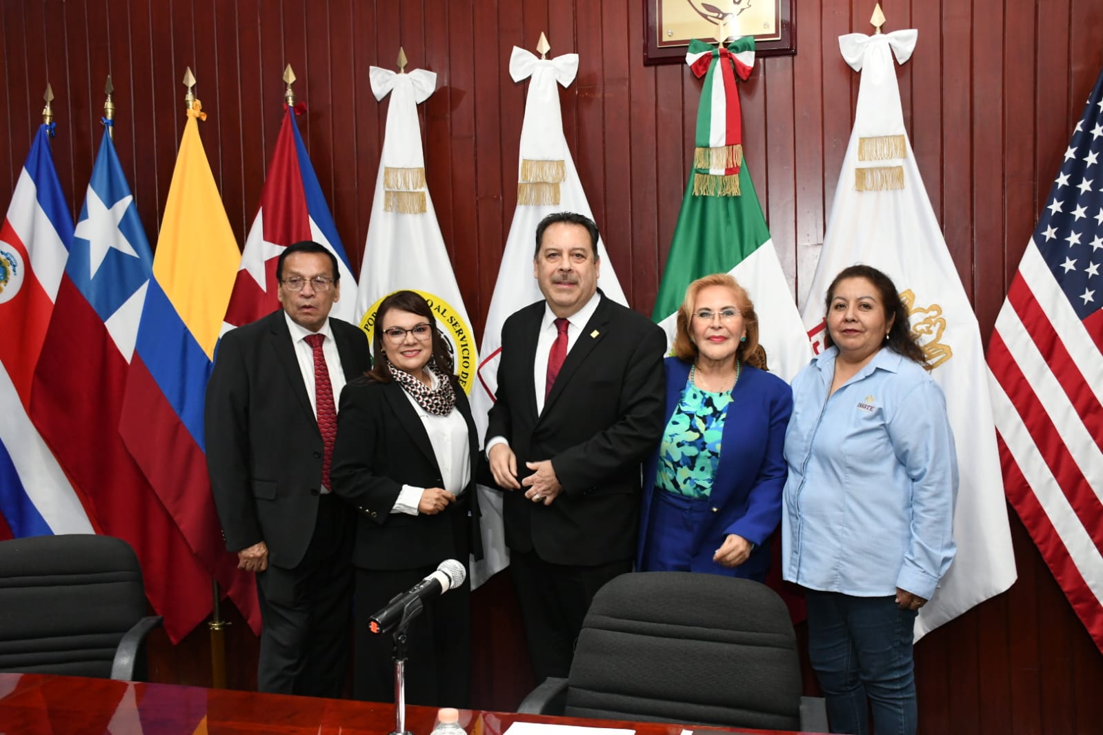 Visita de compañeras y compañeros de la Sección XLII, FOVISSSTE