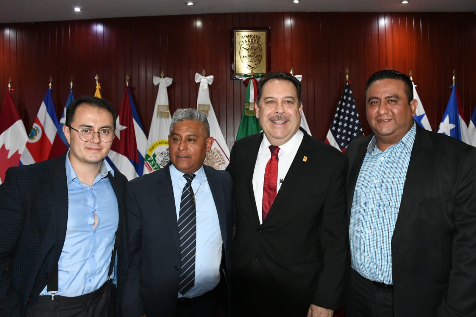 Visita de compañeras y compañeros de la Sección XLII, FOVISSSTE