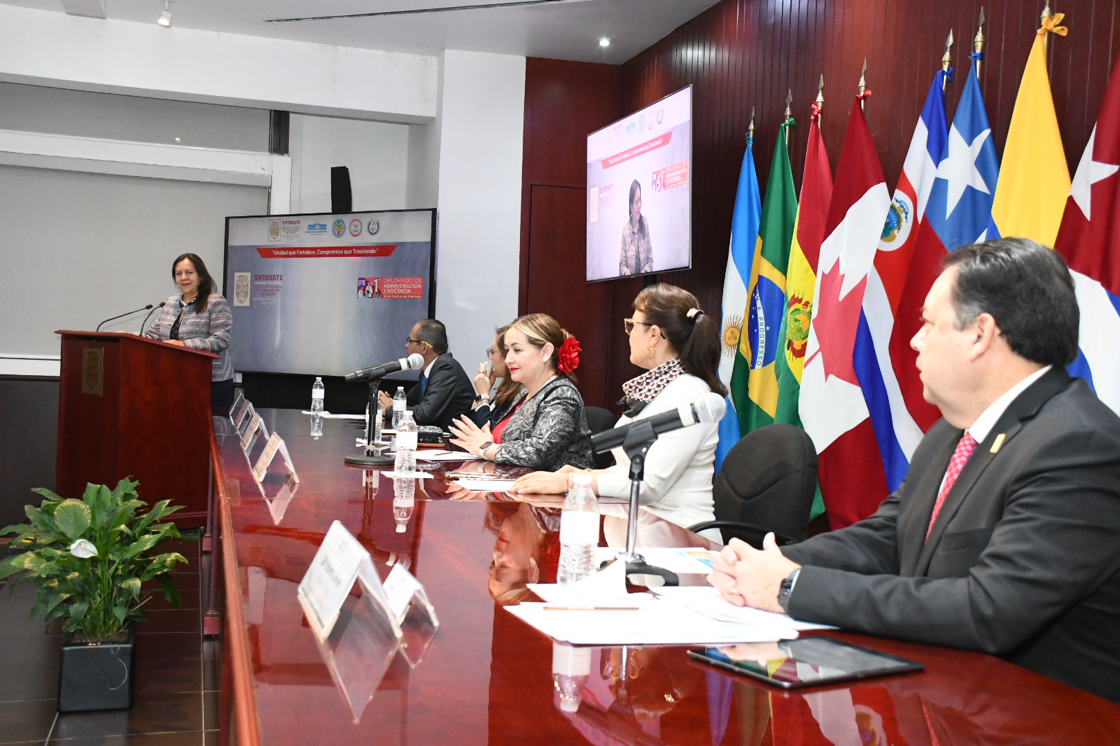 1er Diplomado de “Administración y Docencia en los Servicios de Enfermería”