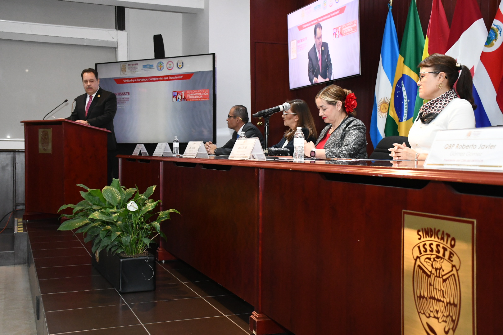 1er Diplomado de “Administración y Docencia en los Servicios de Enfermería”