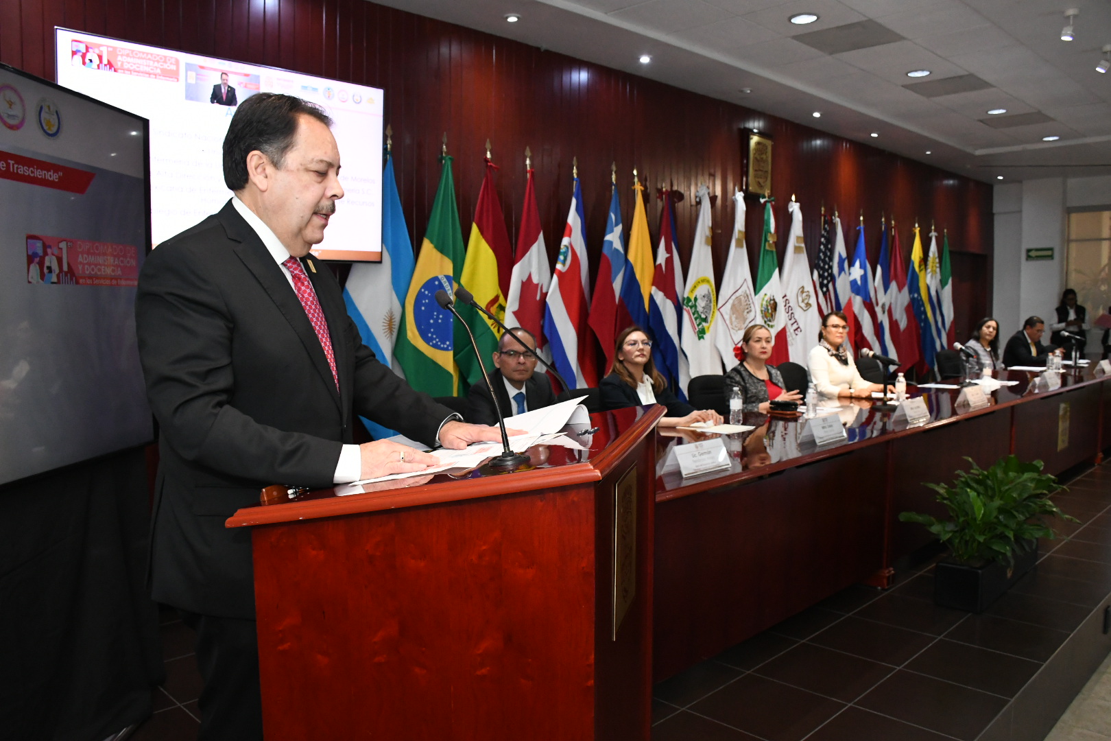 1er Diplomado de “Administración y Docencia en los Servicios de Enfermería”