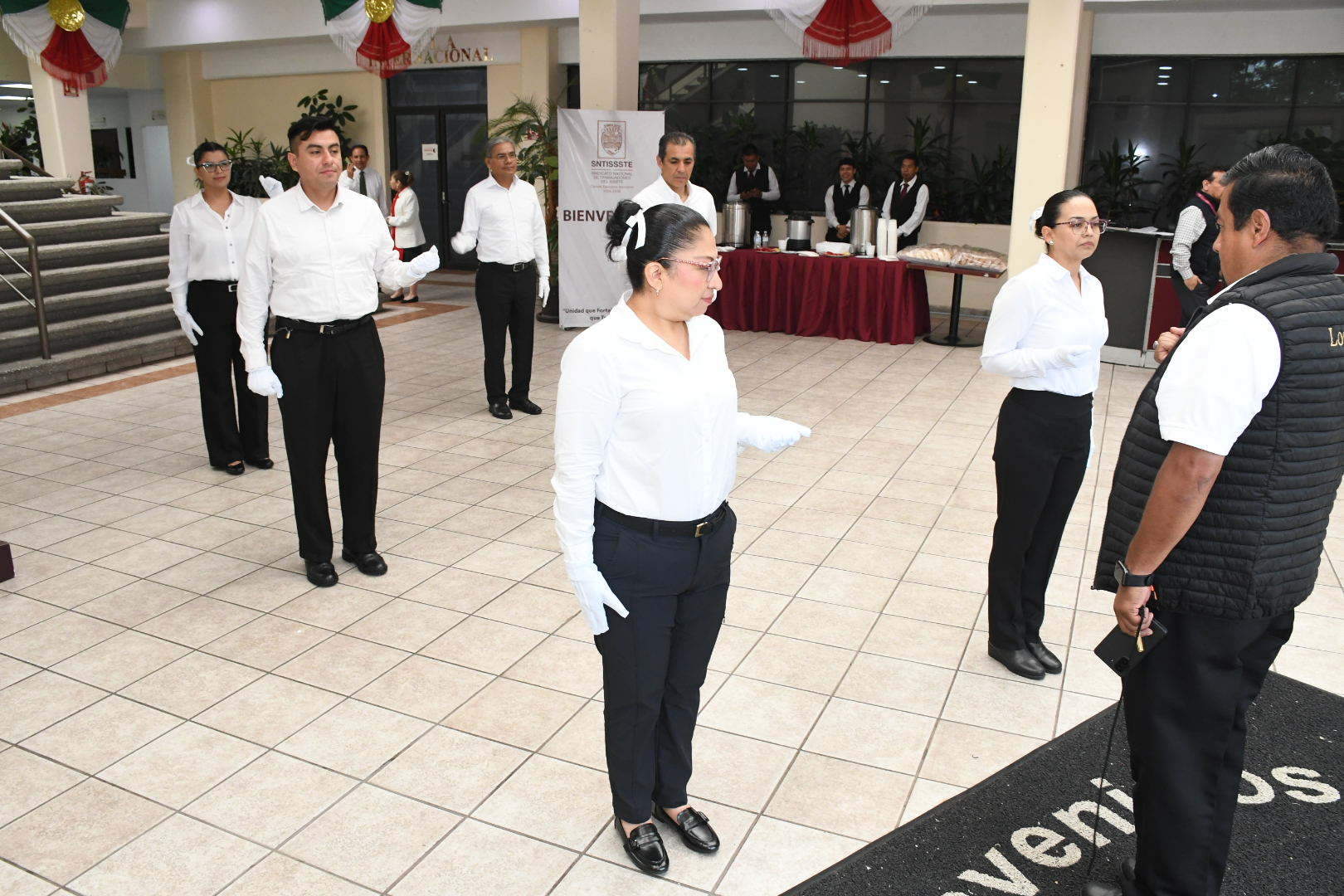 Ceremonia de Izamiento de Bandera