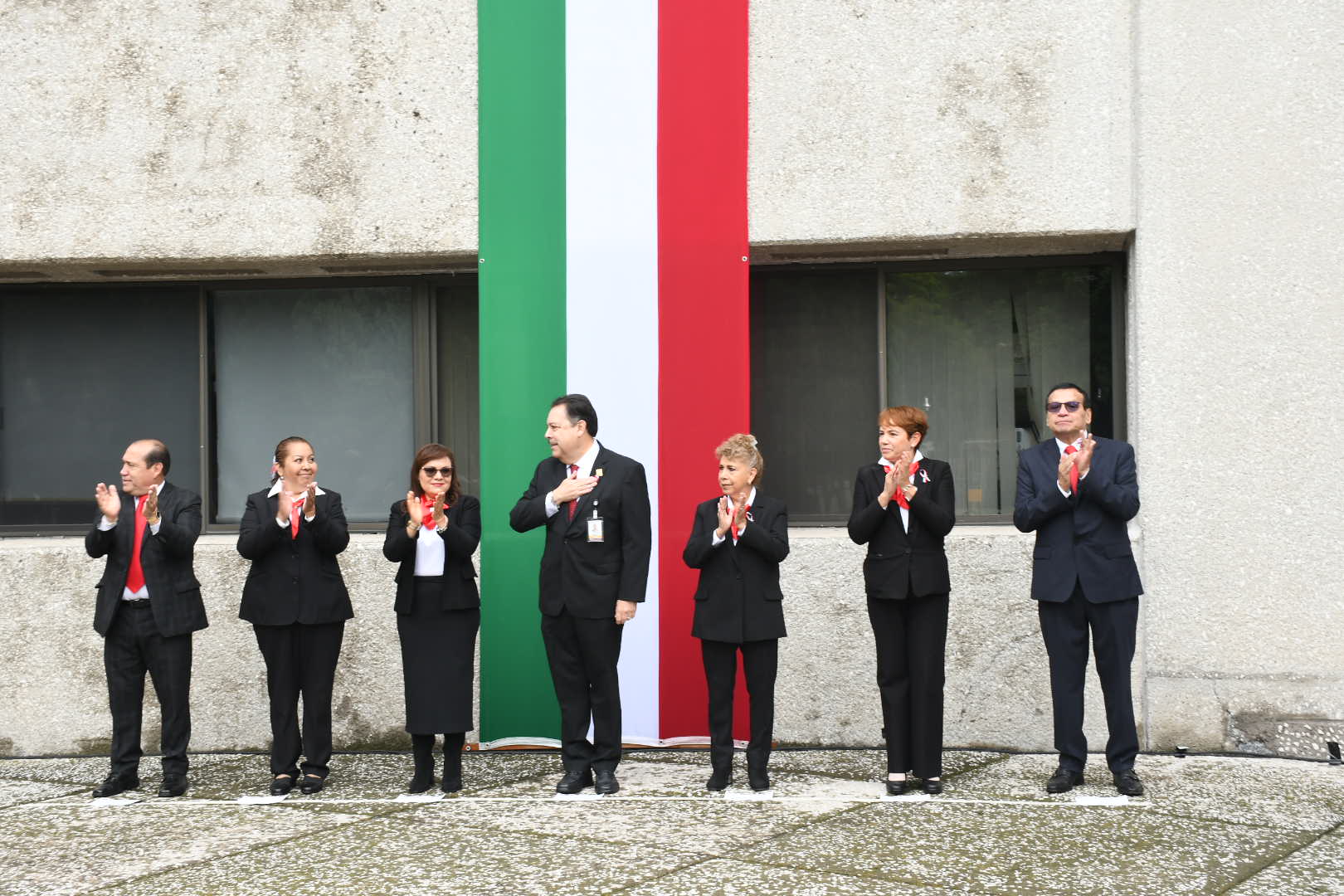 Ceremonia de Izamiento de Bandera