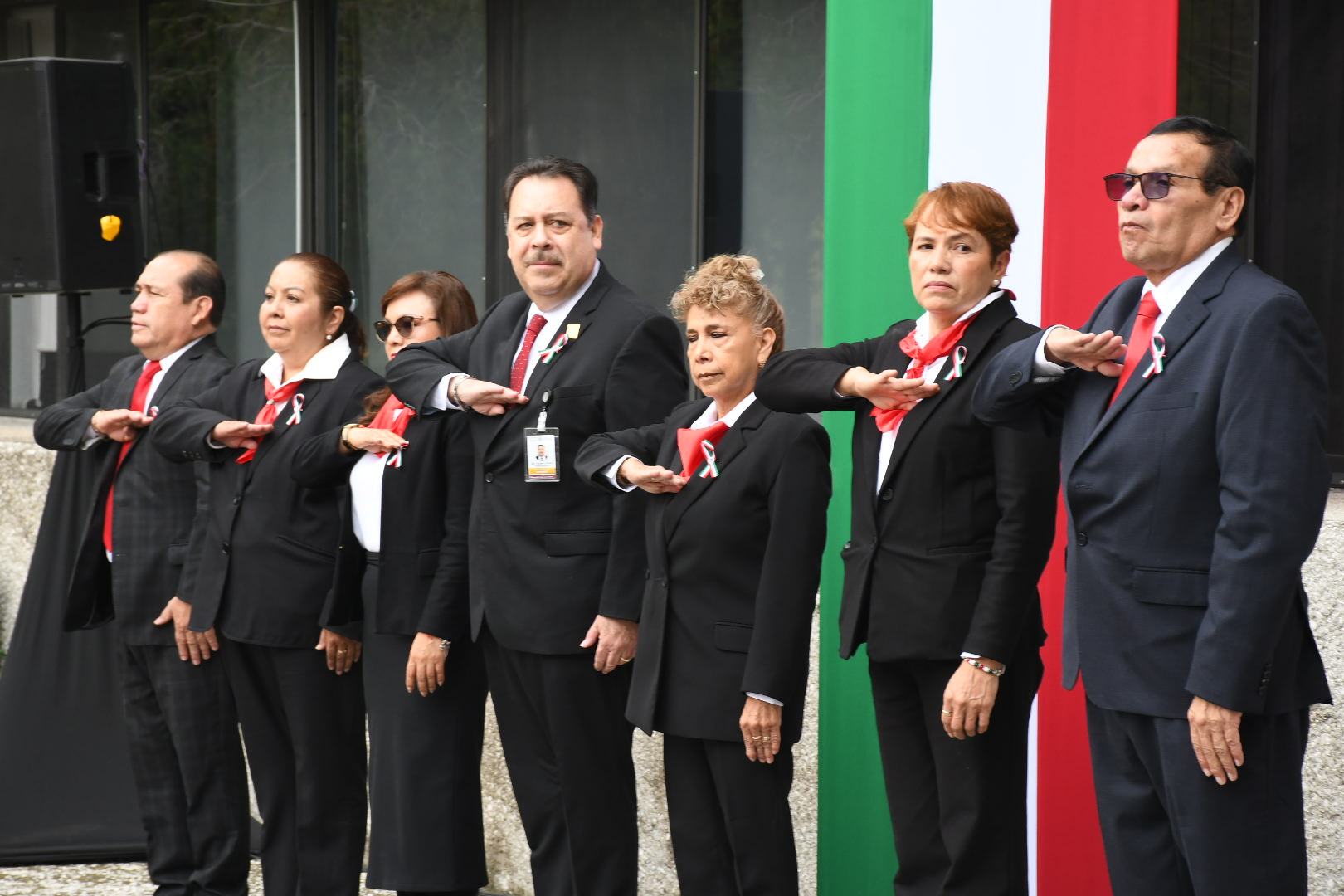 Ceremonia de Izamiento de Bandera