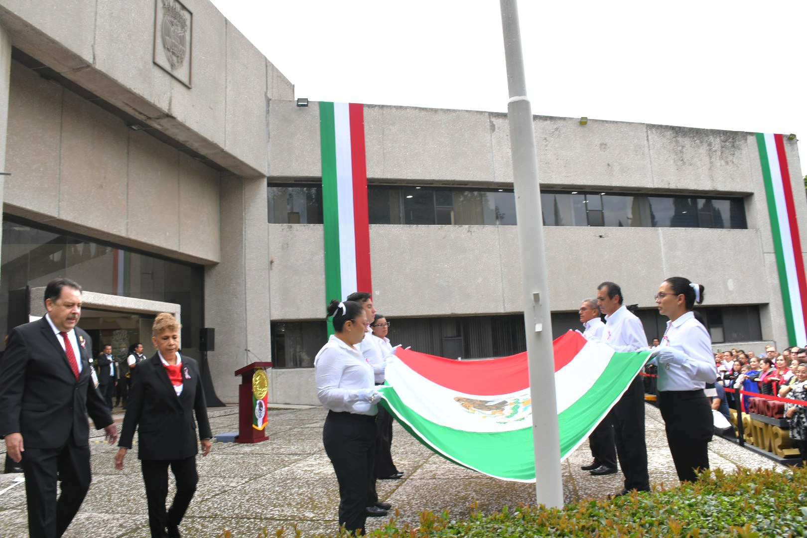 Ceremonia de Izamiento de Bandera