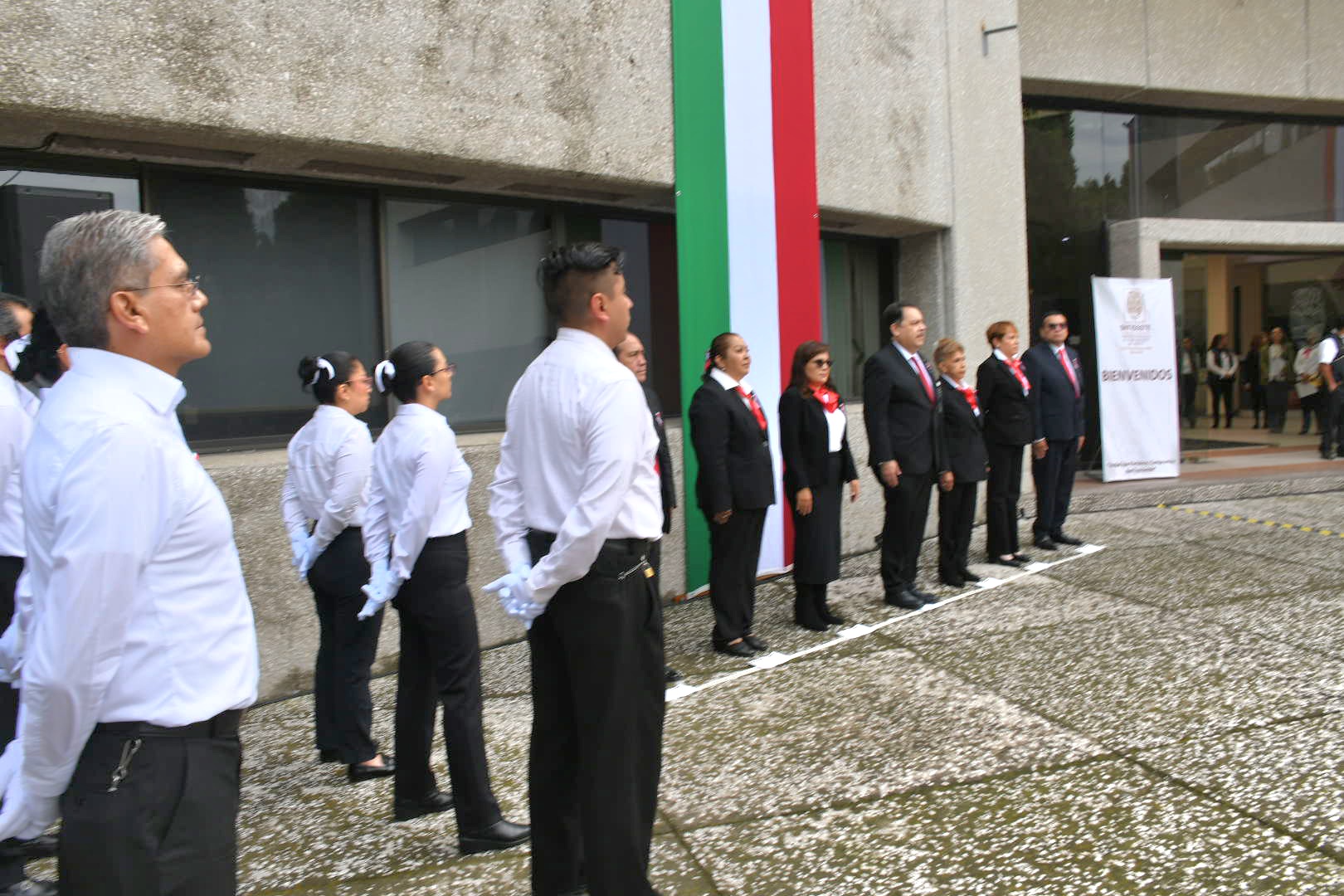 Ceremonia de Izamiento de Bandera