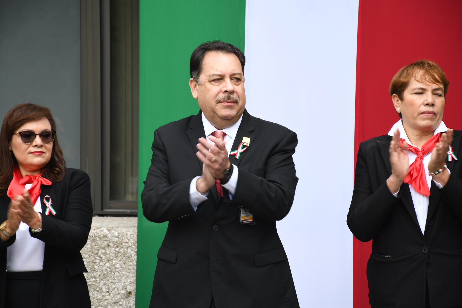 Ceremonia de Izamiento de Bandera