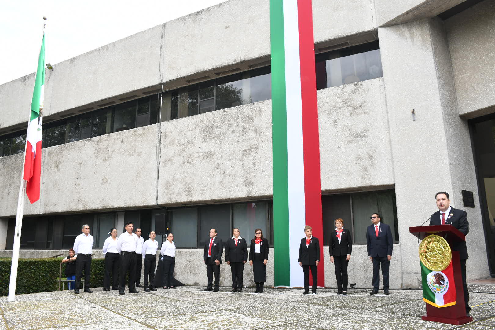 Ceremonia de Izamiento de Bandera