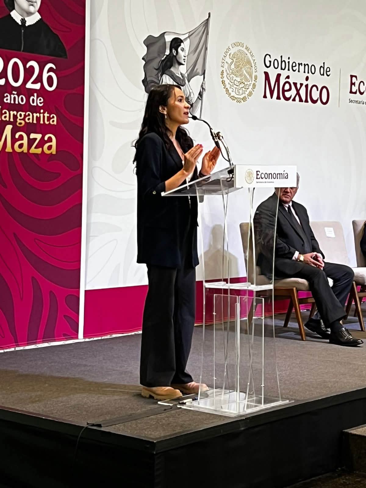 Unidad Movil  Supermovil de SUPERISSSTE en la Secretaria de Economia