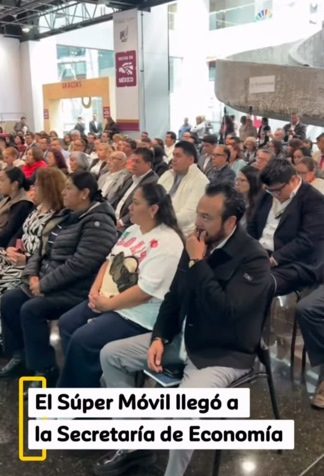 Unidad Movil  Supermovil de SUPERISSSTE en la Secretaria de Economia