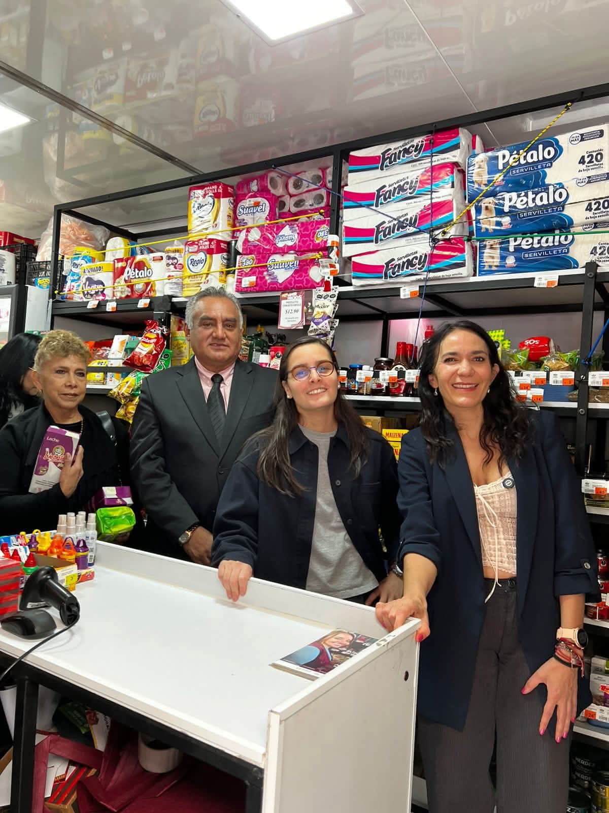 Unidad Movil  Supermovil de SUPERISSSTE en la Secretaria de Economia
