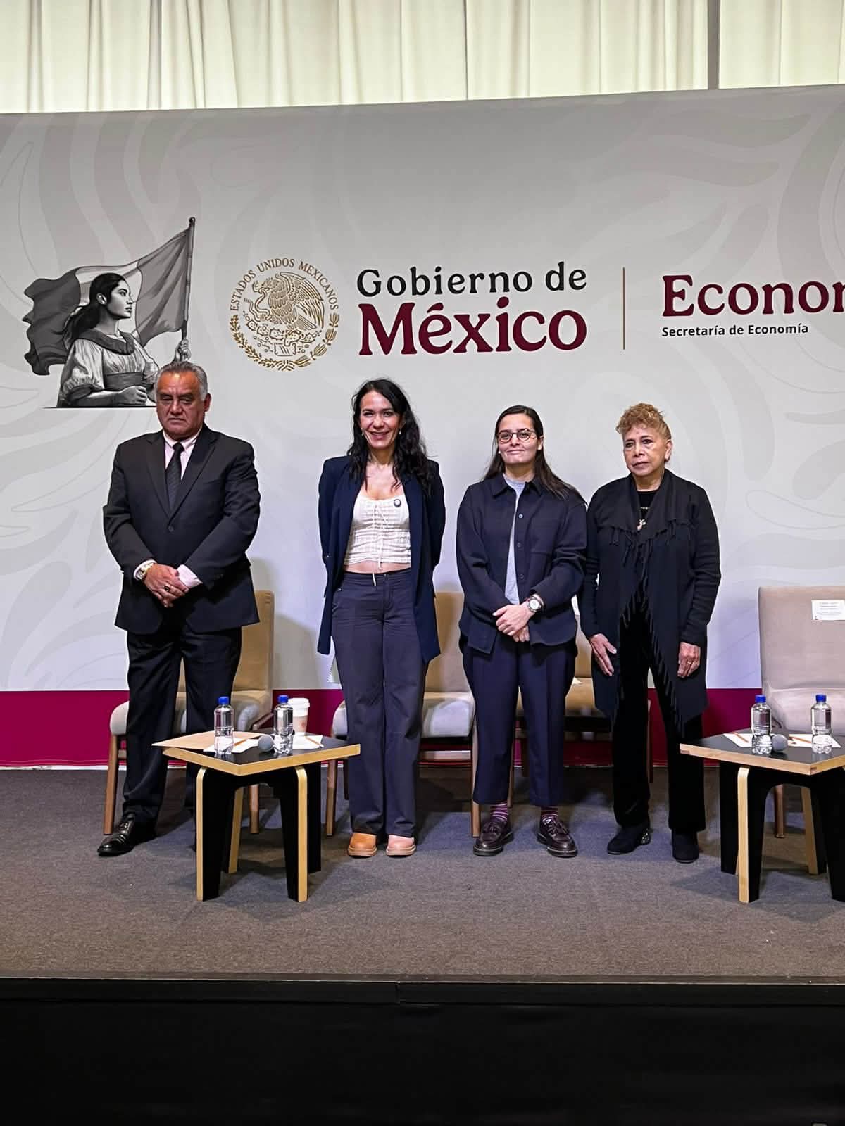 Unidad Movil  Supermovil de SUPERISSSTE en la Secretaria de Economia